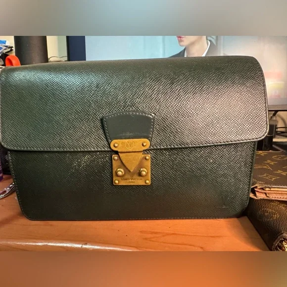 Project Louis Vuitton Green Leather clutch with Gold Lock - Picture 11 of 15